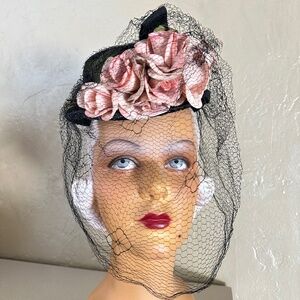 EXCEPTIONAL 1940s' BLACK STRAW TILT HAT + PINK FABRIC FLOWERS & FULL SPIDER VEIL